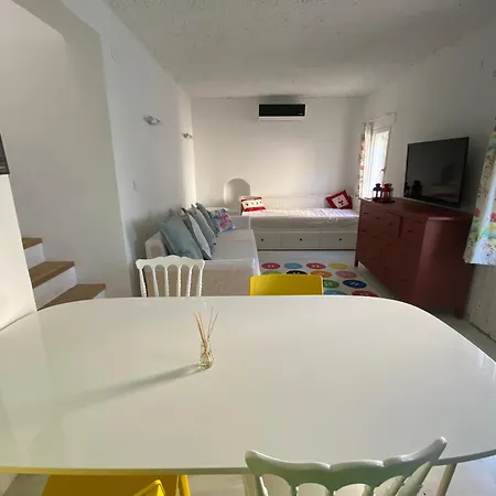 Bitez Aktur Sitesi Oezel Plajli *